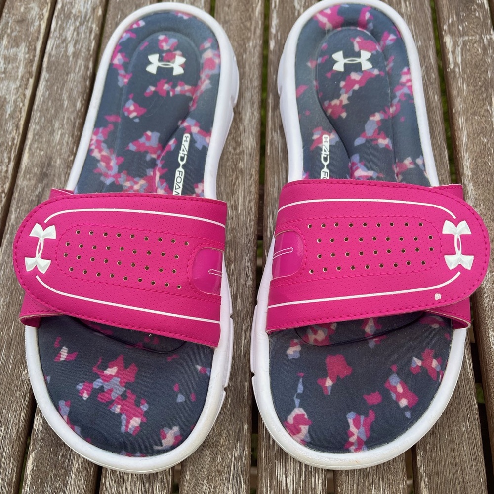 Under Armour women's memory foam cushion slides Sz. 9